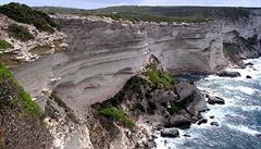 K�ídov� bílé útesy jsou pro Korsiku typické