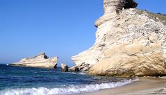 K�ídov� bílé útesy jsou pro Korsiku typické