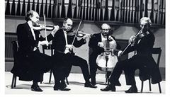 Na fotografii jsou zakládající lenové Janákova kvarteta. Vpravo hraje Jií...