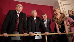 �editel Národního divadla Jan Burian (zleva), ma�arský premiér Viktor Orbán,...