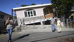 Obyvatelé města Guanica, které v pondělí zasáhlo zemětřesení.