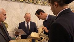 Rusk prezident Vladimir Putin (uprosted vlevo) a syrsk prezident Bar Asad...