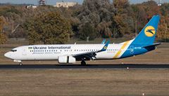 Stroj nejvtích ukrajinských aerolinek UIA Boeing 737-800 (snímek z roku 2018).