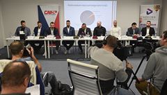 Prezident výkonného výboru �eské asociace hokejist� (CAIHP) Libor Zbo�il...