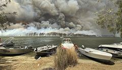 Austrálii sužují mohutné požáry. Na snímku jezero Conjola v Novém Jižním Walesu... | na serveru Lidovky.cz | aktuální zprávy