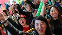 Podporovatel tchajwansk prezidentky Cchaj Jing-wen oslavuj jej vtzstv.