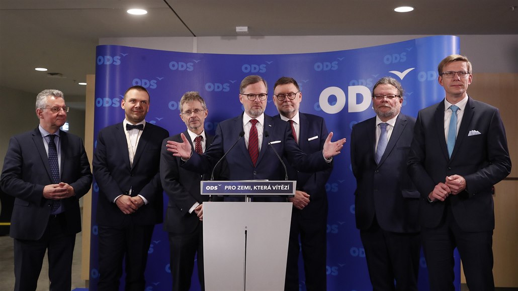 Nové vedení ODS. Zleva: Jan Zahradil, Martin Baxa, Milo Vystril, Petr Fiala,...