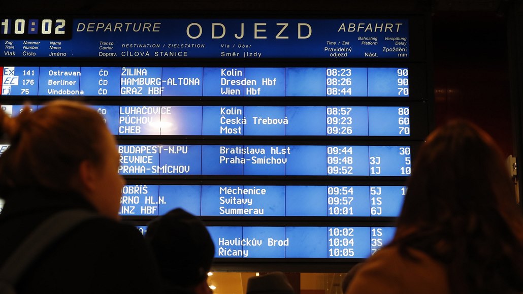 Porucha troleje v Praze zkomplikovala elezniní dopravu.