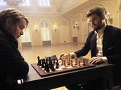 Mistr svta Magnus Carlsen (vpravo) byl tento týden v Praze. Ve velkém sále...