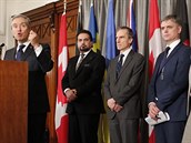 Zleva kanadský ministr zahranií Francois-Philippe Champagne, jeho afghánský...