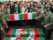 Fotografie z pohbu Íránc, kteí zemeli pi havárii ukrajinského letadla.