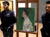 Obraz byl v roce 1997 ukraden z tée galerie, v její zdi ho v prosinci objevil...