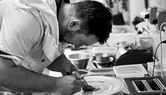 Michal Húsek v kuchyni