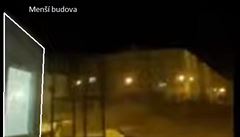 Men�í budova na záb�ru