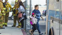 Vypu�t�né palivo pokropilo desítky d�tí a u�itel� ze základní �koly v...