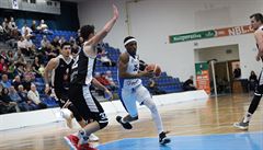 Anthony Durham p�i nájezdu na ko�.