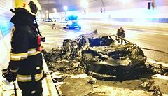 V pra�ském tunelu Blanka sho�elo lamborghini.