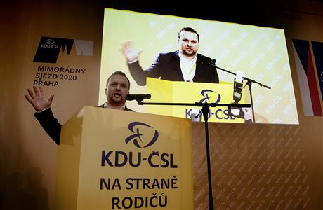 Novým šéfem KDU-ČSL byl zvolen exministr zemědělství Marian Jurečka, nahradí...