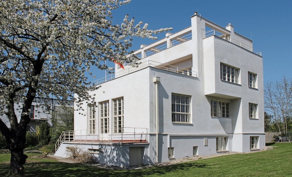 Druhý pra�ský Loos. Adolf Loos ve spolupráci s Karlem Lhotou navrhl vilu JUDr....