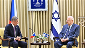 Andrej Babi s izraelskm prezidentem Reuvenem Rivlinem bhem hovoru.