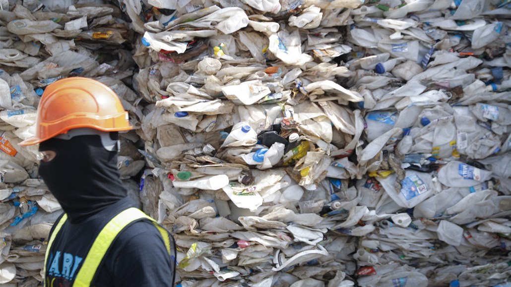 Plastový odpad z Austrálie  dovezený do Port Klang v Malajsii.