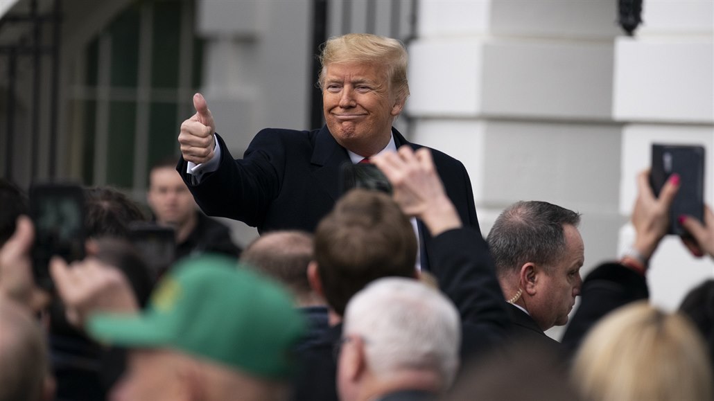 Prezident Donald Trump po podepsání obchodní dohody.