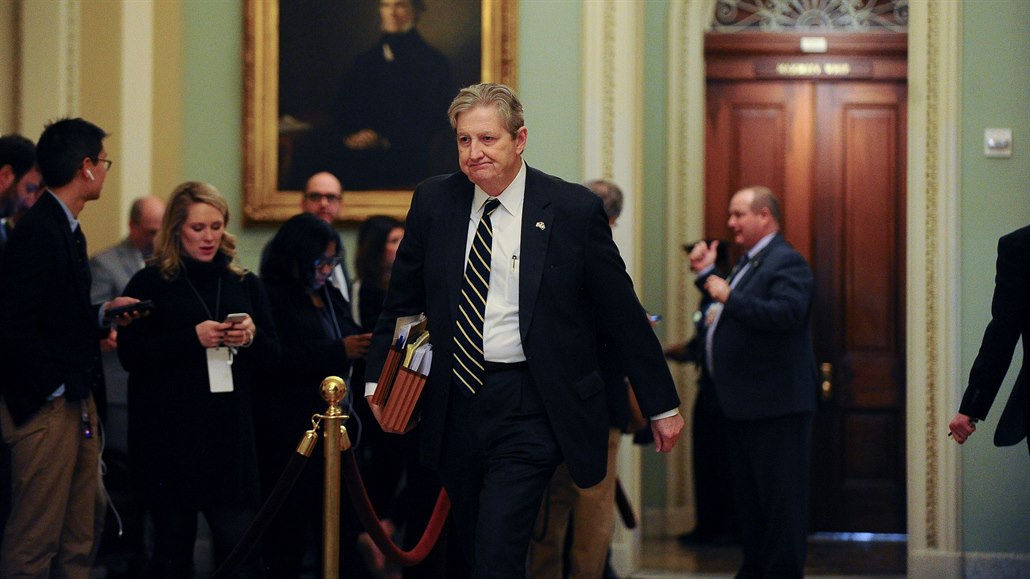 Americký senátor John Neely Kennedy pichází na jednání o impeachmentu Donalda...