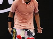 Nick Kyrgios se raduje z postupu do druhého kola Australian Open.