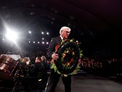 Nmecký prezident Frank-Walter Steinmeier pokládá pamtní vnec za obti...