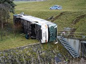 Autobus havaroval poblí nmeckého Eisenachu, zatímco peváel dti.