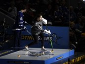 Hilary Knightová stílí v dovednostní souti v rámci NHL All-Star víkendu
