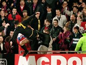 Ped ptadvaceti lety sejmul Eric Cantona fanouka kung-fu kopem