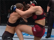 eská zápasnice Lucie Pudilová v UFC prohrála s Justine Kishovou