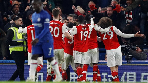 Chelsea - Arsenal: hosté slaví jeden ze dvou gólu sítí londýnského rivala.