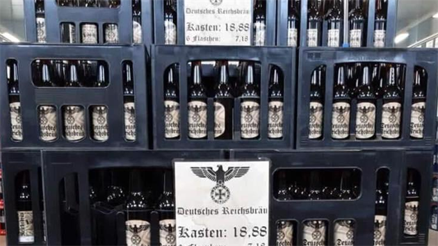 V Německu nabízeli pivo s nacistickými znaky a symbolikou čísel (18 = AH, Adolf...