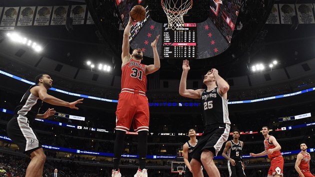 Satoranský pomohl svému týmu hlavn� ve t�etí �tvrtin�, kdy San Antonio...