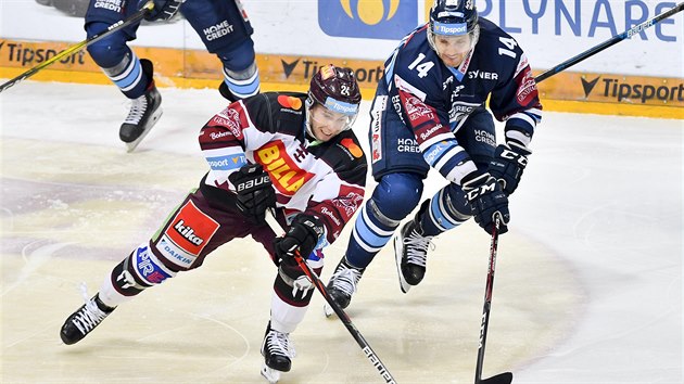 Matú� Suke� ze Sparty a Adam Musil z Liberce.