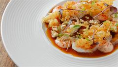 Krevety s mangem a chilli, kupavou tempurou a sojovm dresinkem