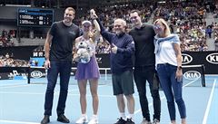 Caroline Wozniacká se lou�í s tenisovým sv�tem. Vlevo man�el David Lee, vpravo...