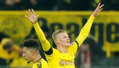 Talentovaný útočník Dortmundu Erling Braut Haaland slaví jeden ze dvou gólů do...
