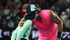 VIDEO: Nadal trefil sbraku mk do hlavy. Na omluvu ji polbil a dal drek