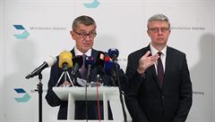 Předseda vlády Andrej Babiš a ministr průmyslu a dopravy Karel Havlíček na...