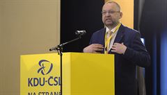 Na snímku je kandidát na předsedu Jan Bartošek při projevu k delegátům sjezdu.