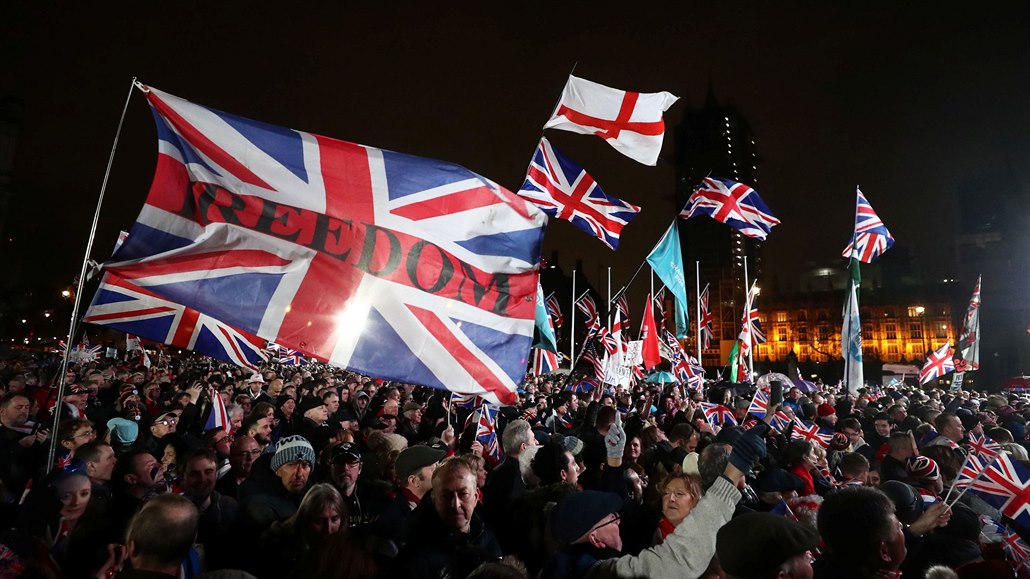 Na Parlamentním námstí se selo mnoho píznivc Brexitu.