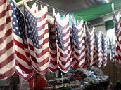Americké vlajky z íránské továrny vtinou nemají dlouhou ivotnost.
