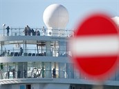 Italská lo Costa Crociere kotví u italských beh, na palub jsou údajn dva...