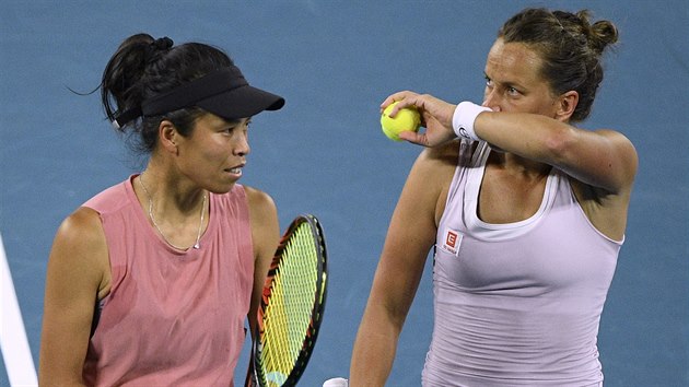 Barbora Strýcová ve finále enské tyhry se spoluhrákou Sie u-wej.