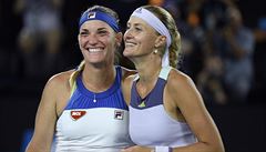 astné vítzky Australian Open - Timea Babosová (vlevo) a Kristina...