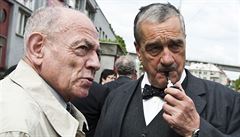 Lubo Dobrovský a Karel Schwarzenberg na pohbu  Otakara Motejla v kvtnu 2010.