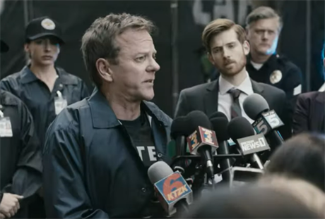 Kiefer Sutherland v seriálu Uprchlík (2020). Reie:  Stephen Hopkins.